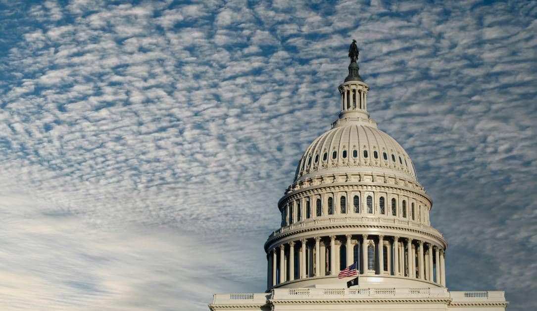 Thất bại của Trump: Chương trình giám sát bí mật chỉ được gia hạn 10 ngày