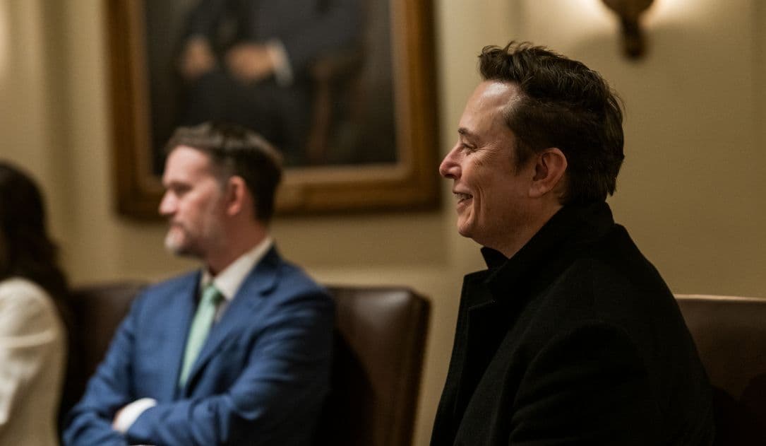 Elon Musk 'thất tích' khi cảnh sát Pháp triệu tập vì ảnh AI khiêu dâm