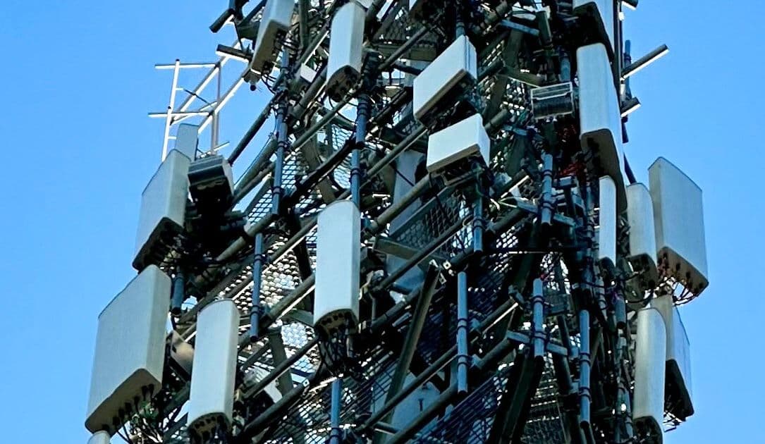 Hàng loạt công ty gián điệp giả mạo nhà mạng để theo dõi vị trí người dùng